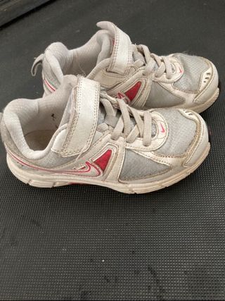 Scarpe da ginnastica Nike 28