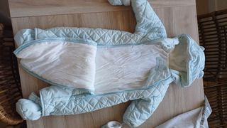 Buzo de bebé azul pastel.Rebajado