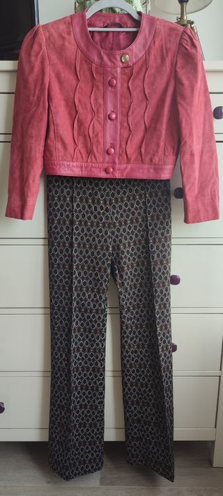 Conjunto de pantalón y cazadora de ante 