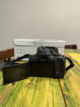 Cámara Canon EOS 850D + Objetivo EF-S 18-55, Negro