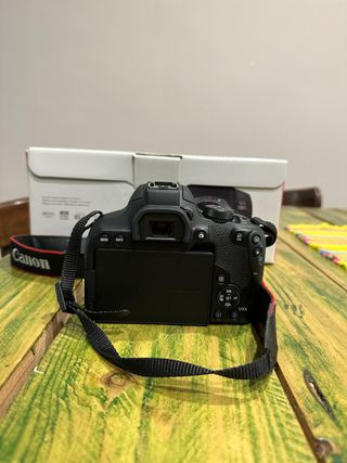 Cámara Canon EOS 850D + Objetivo EF-S 18-55, Negro