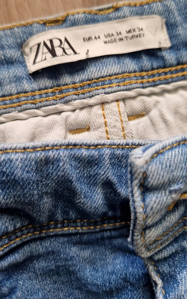 Pantalón vaquero Zara.