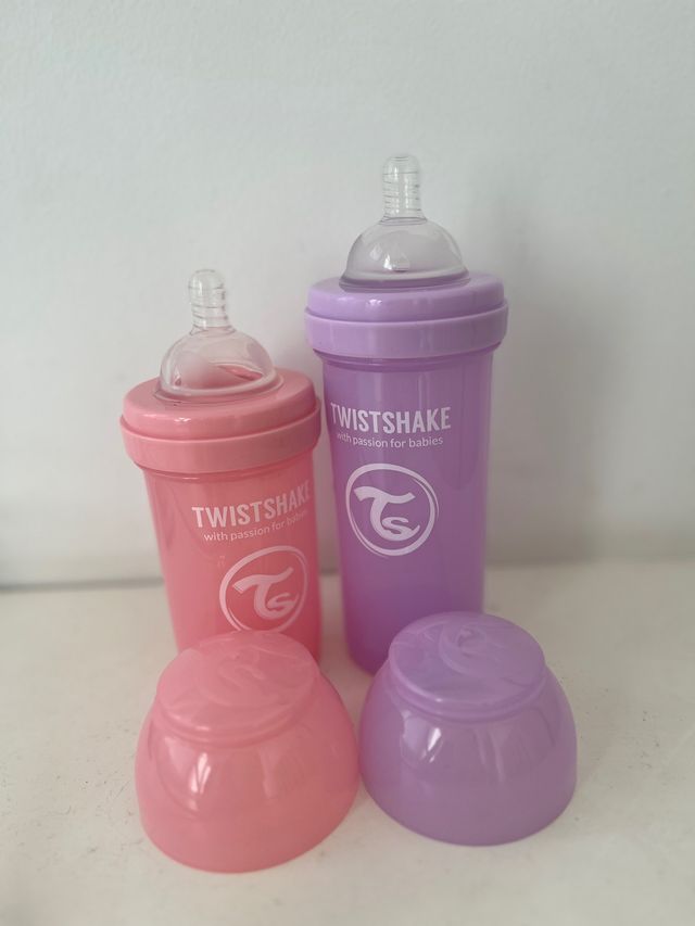2 biberones nuevos Twistshake + porta leche polvo