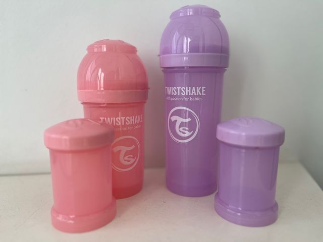 2 biberones nuevos Twistshake + porta leche polvo