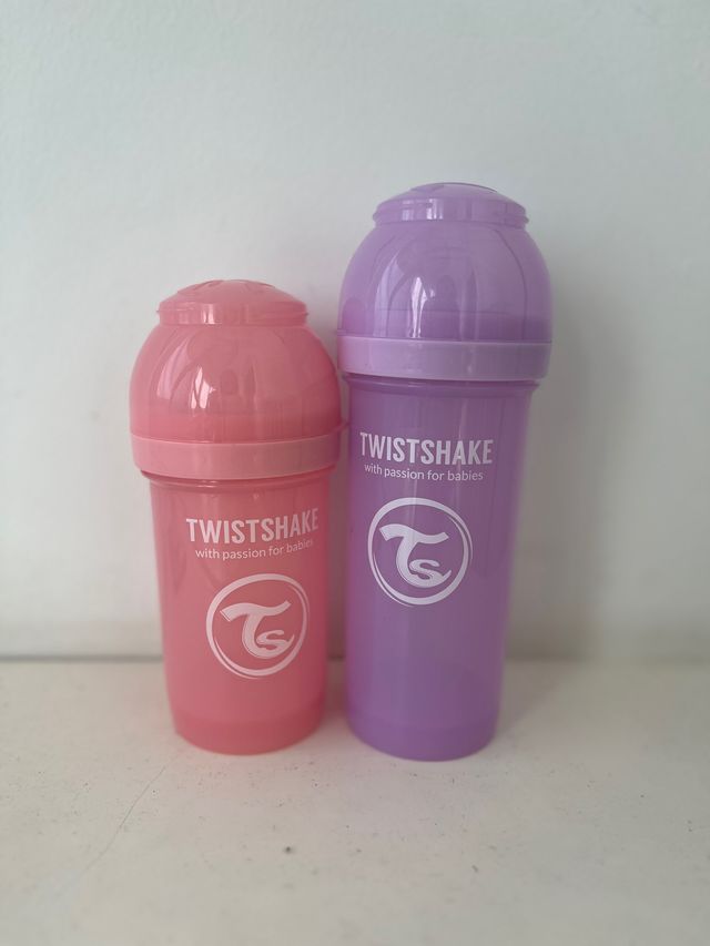 2 biberones nuevos Twistshake + porta leche polvo