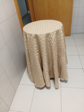 Mesita auxiliar redonda 40 cm. De diámetro.