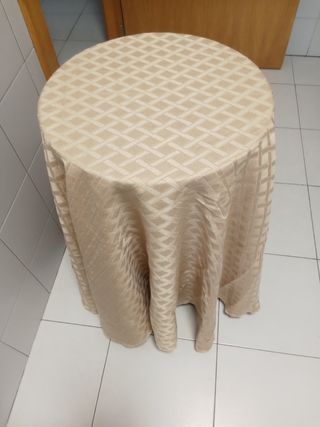 Mesita auxiliar redonda 40 cm. De diámetro.