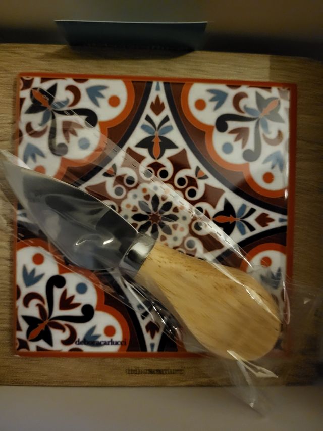 Set tagliere e coltellino "Debora Carlucci"