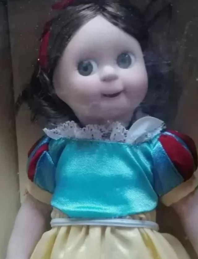 Liquidación Muñeca de porcelana BLANCANIEVES