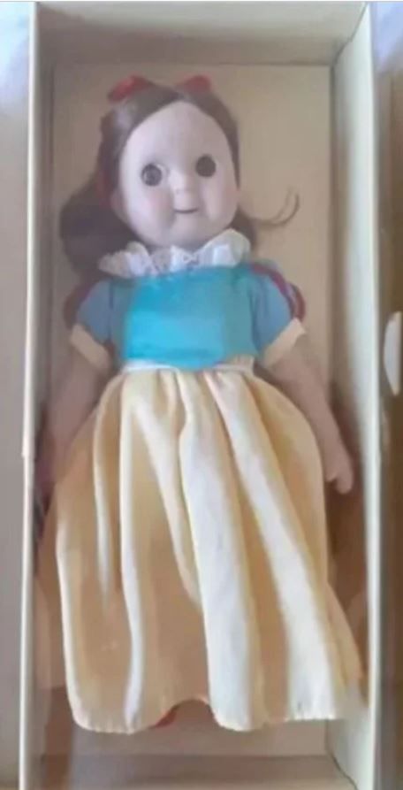 Liquidación Muñeca de porcelana BLANCANIEVES