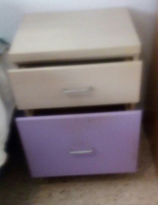 MESITA DE NOCHE O CAJONERA DE ESCRITORIO