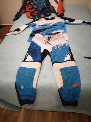 Traje ktm