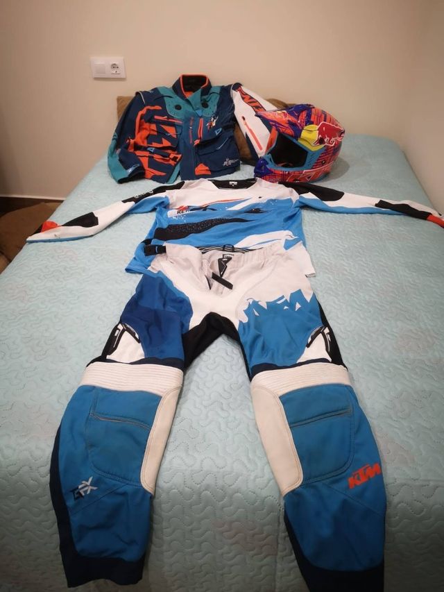 Traje ktm
