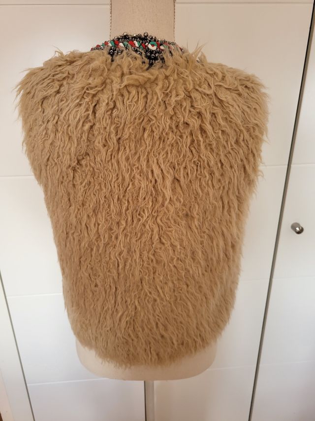Chaleco pelo abalorios Zara
