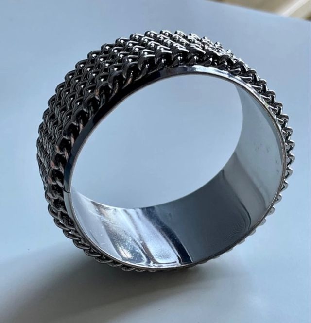 Bracciale rigido