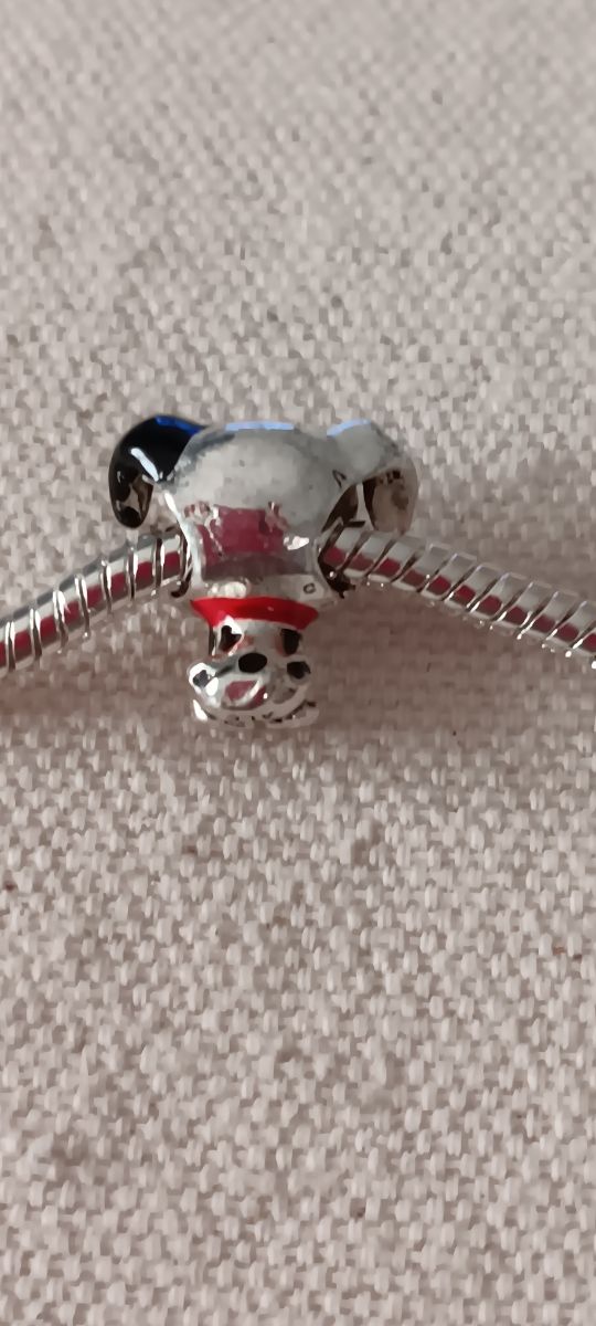 Charm Dálmata plata 925