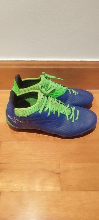Botas de fútbol niño