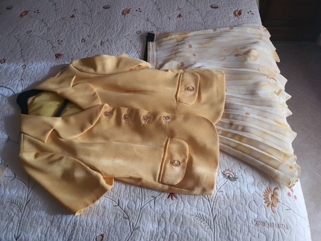 Traje falda plisada