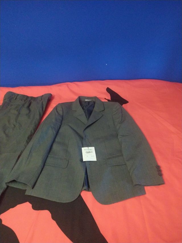 Traje de niño color gris talla 8 nuevo