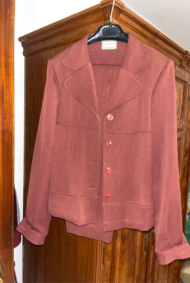 traje entero de mujer, chaqueta y pantalón