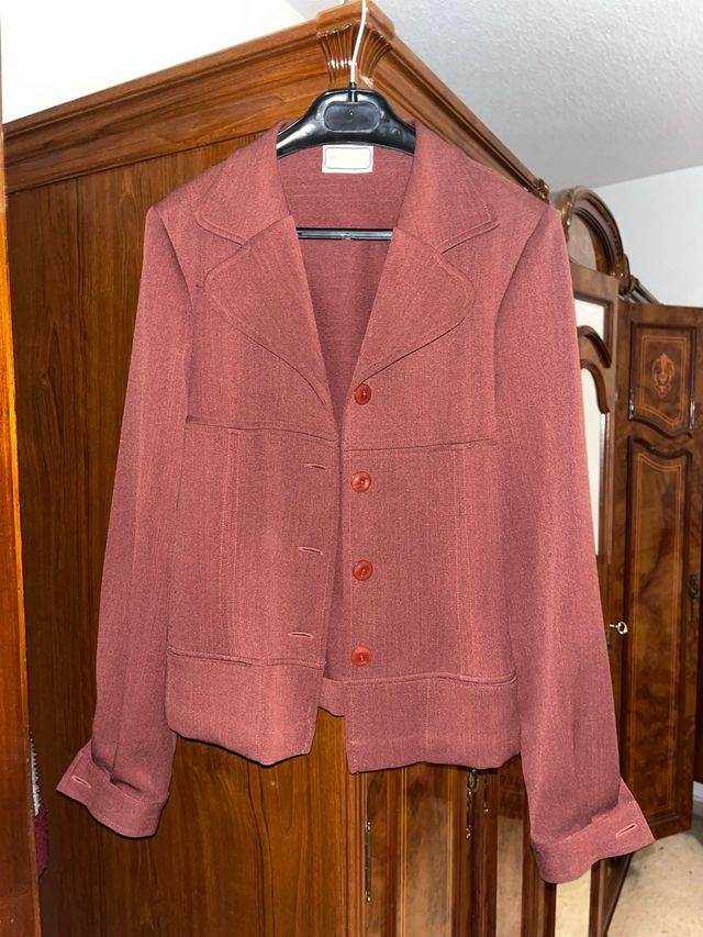 traje entero de mujer, chaqueta y pantalón