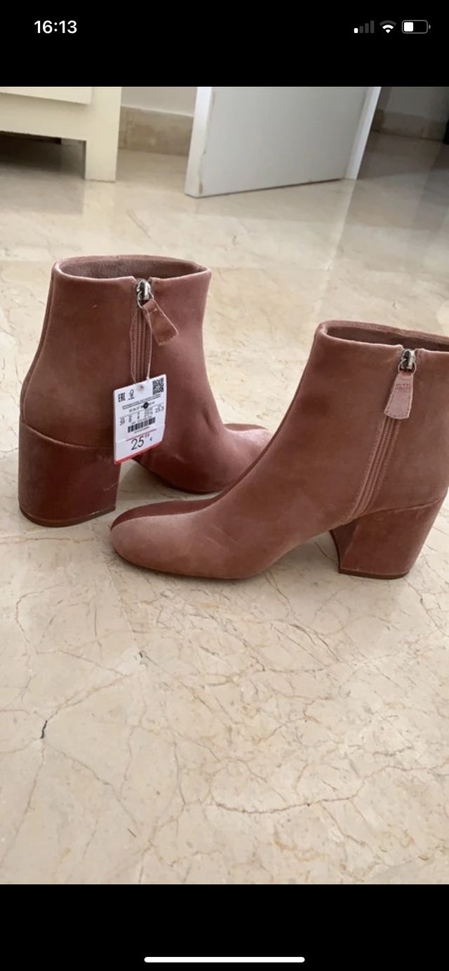 Botines de ante Berska con etiqueta