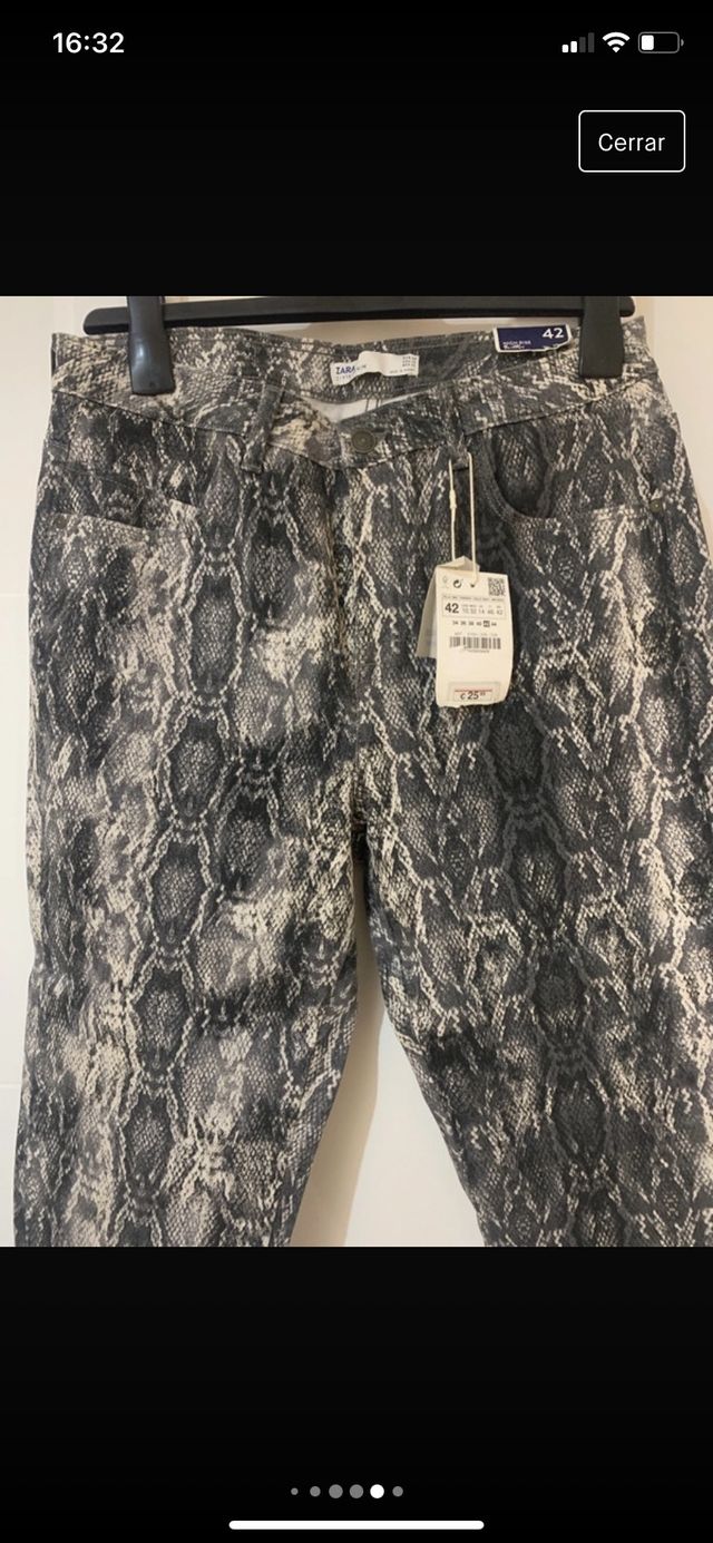 Pantalón Zara motivo piel de serpiente