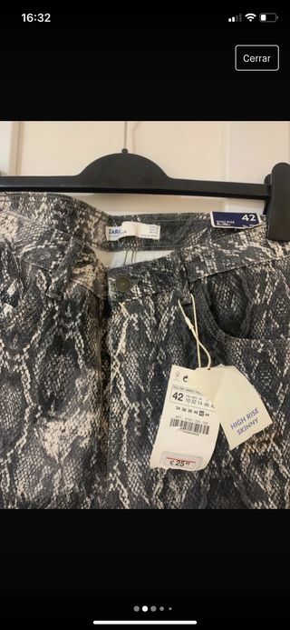 Pantalón Zara motivo piel de serpiente
