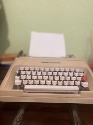 maquina de escribir Olivetti Letera 35