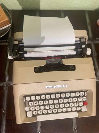 maquina de escribir Olivetti Letera 35