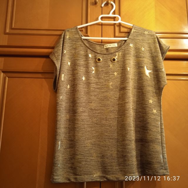 Blusa estrellas doradas