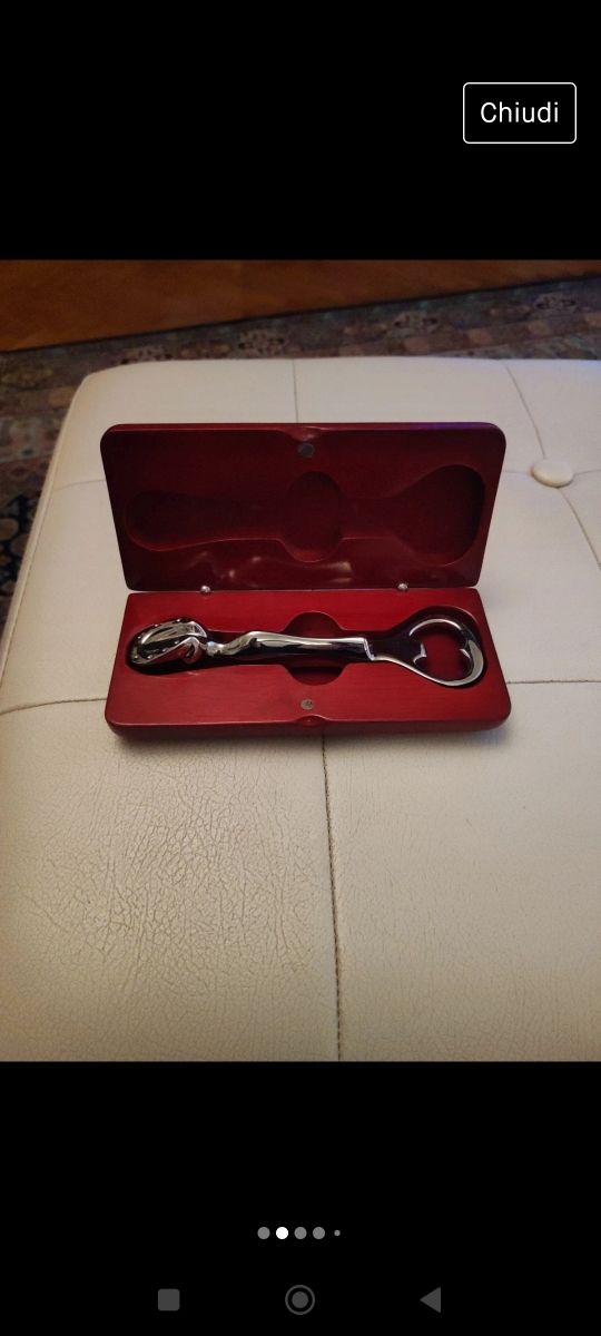 Apribottiglia a forma ferro di cavallo