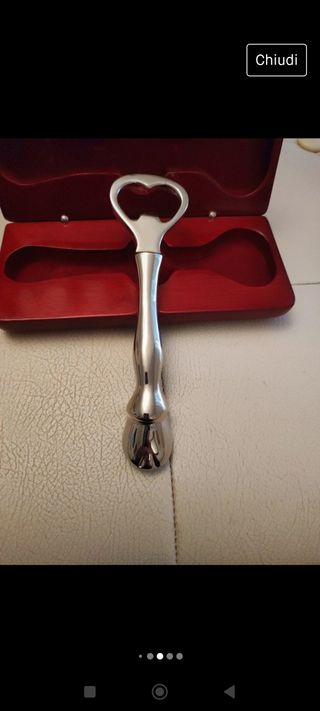 Apribottiglia a forma ferro di cavallo