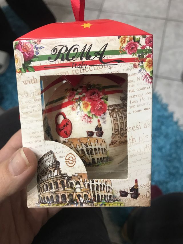 Addobbo albero natalizio con citta’ Roma