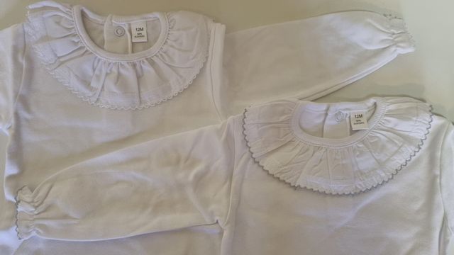 1 bodis blancos con volante, talla 18 meses