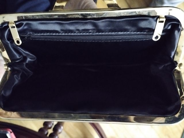 Cartera de mano en piel