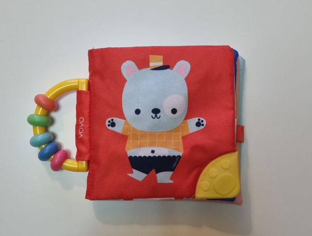 Linro de tela, con mordedor y sonajero