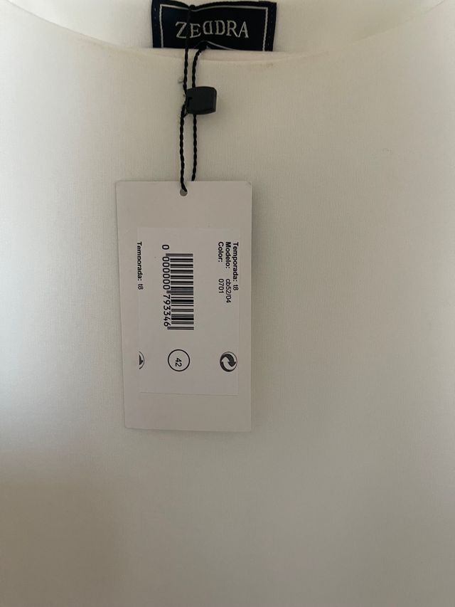 Vestido blanco de crepé. Sin estrenar