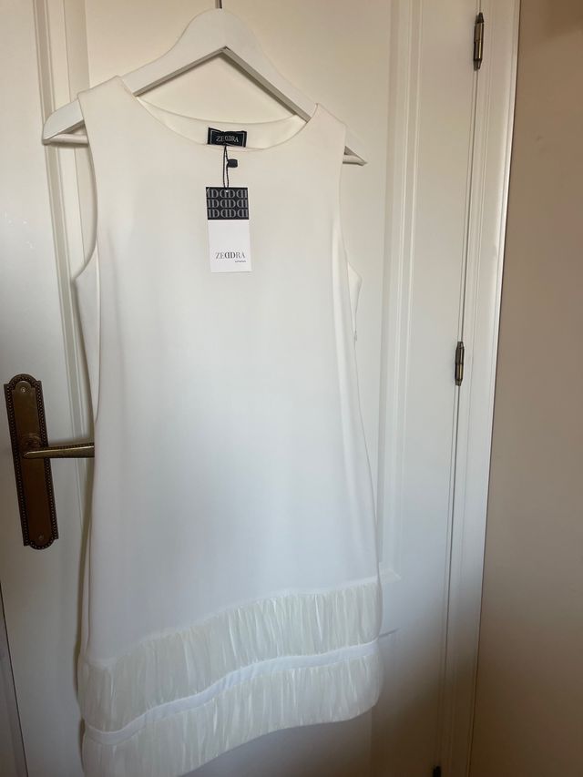 Vestido blanco de crepé. Sin estrenar