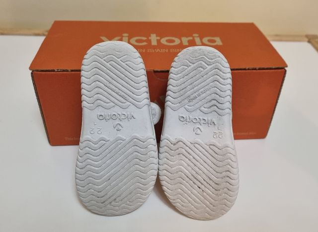 Sandalias zapatillas VICTORIA blanca talla 22