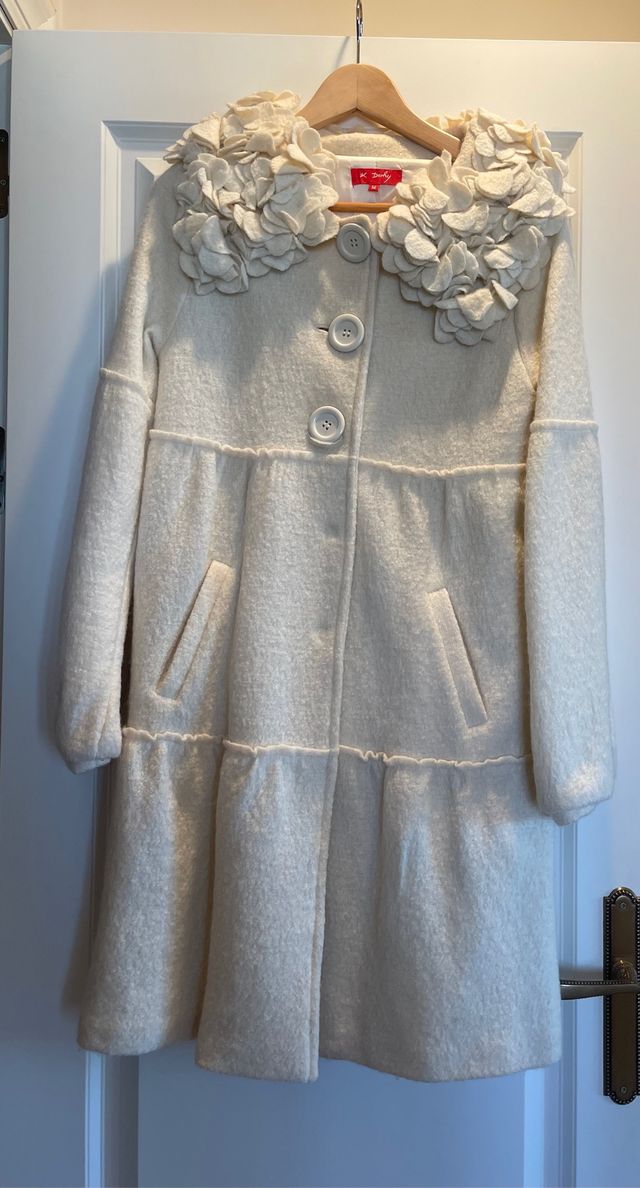 Abrigo  de lana. Usado una vez