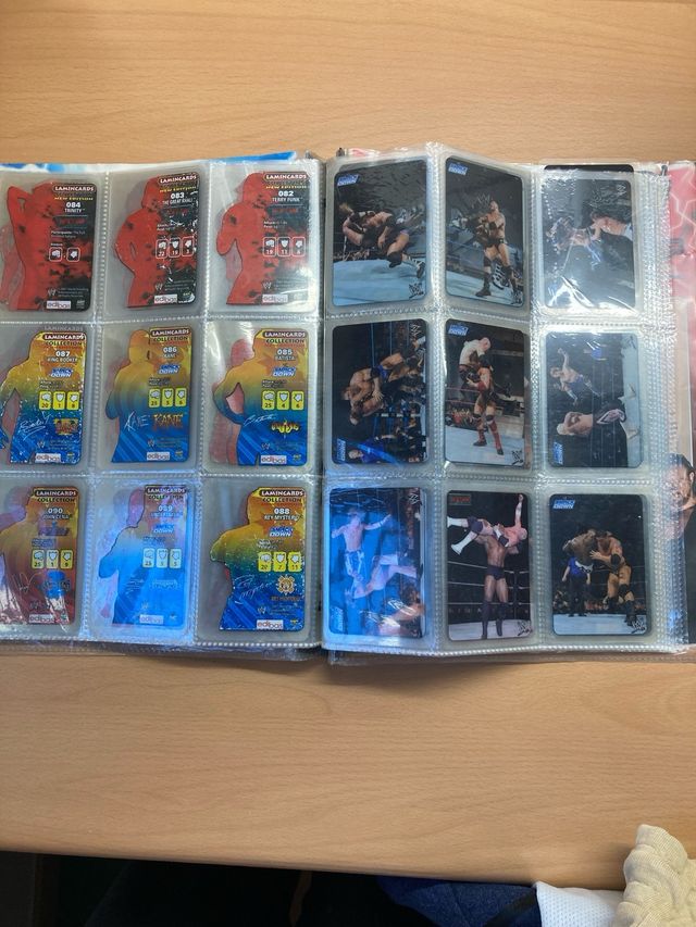 Álbum SMACK DOWN, RAW y ECW Lamincards COMPLETA