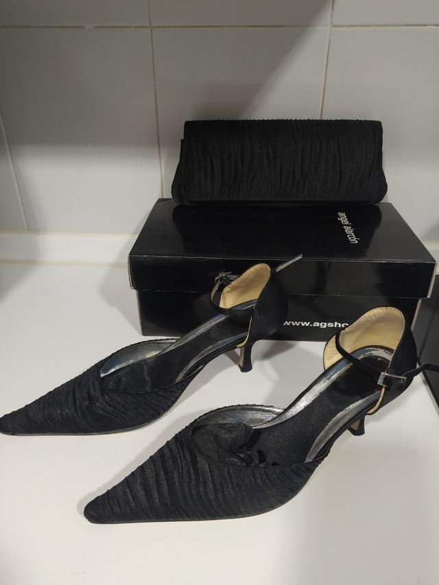 Zapatos de vestir y bolsito a juego