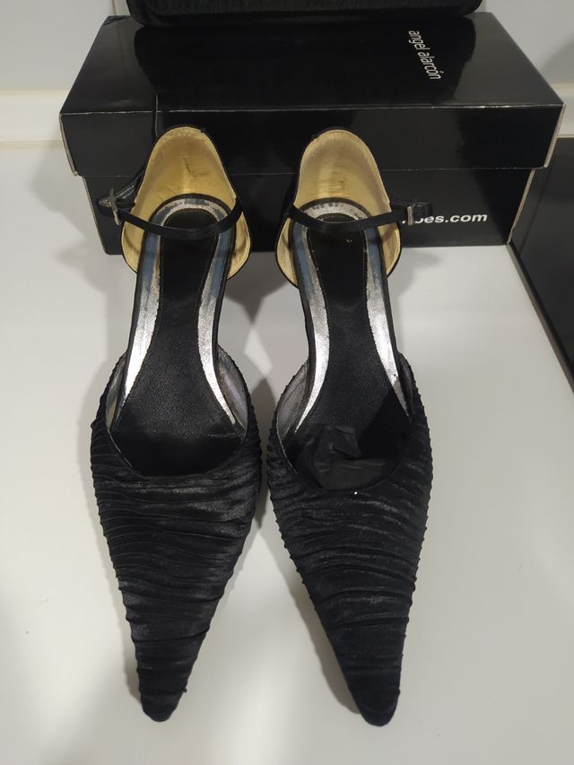 Zapatos de vestir y bolsito a juego