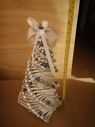 Albero di natale fatto a mano con carta