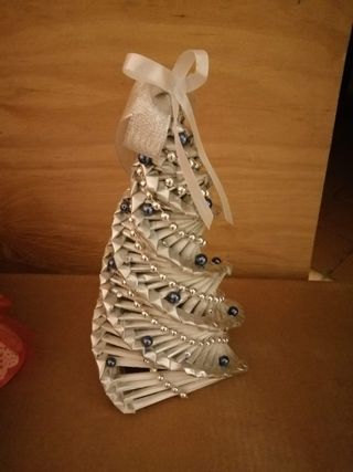 Albero di natale fatto a mano con carta