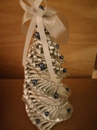 Albero di natale fatto a mano con carta