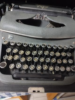 Maquina de escribir antigua marca Regia