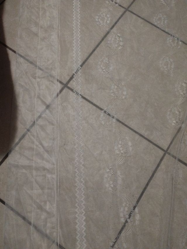 Tenda bianca lavorata