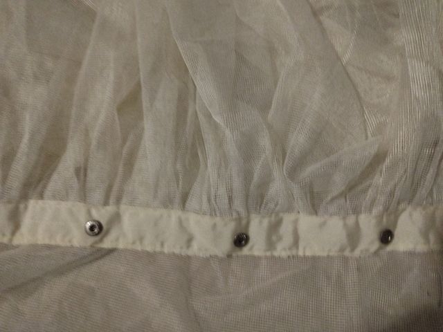 Tenda bianca lavorata